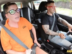 Blondýna, Auto, Na pejska, Výprask, Masturbace, Venku, Vyholené, Teenka