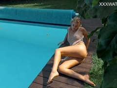 Sensual Eyla Moore, the famous model, gracefully glides underwater