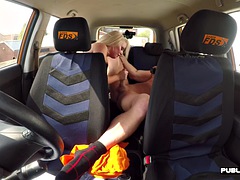 Velike joške, Blondinka, Britanke, Avto, Evropska, Prstni, Hardcore, Tetovaže