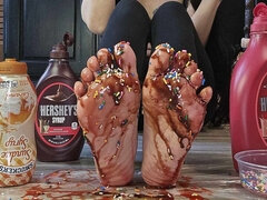 Amateur, Américain, Brunette brune, Européenne, Femme dominatrice, Nourriture, Fétiche des pieds, Solo