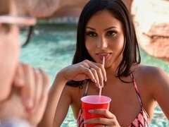 Grosse bite, Bikini, Sucer une bite, Tromperie, En levrette, Chatte, Maigrichonne, Nénés