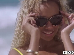 Blondin, Avsugning, Sperma shot, Doggystyle, Mellanrasig, Slick, Fitta, Rider