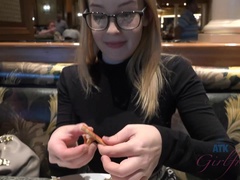 Freundin, Brille, Höschen, Pov, Muschi, Rasiert, Dürr, Titten