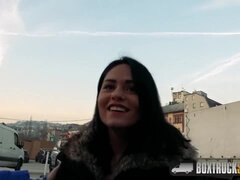 Kukk suging, Brunette, Europeisk, Hardcore, Hd, Naturlige bryster, Offentlig, Pupper