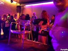 Grosse titten, Schwarz, Blondine, Blasen, Interrassisch, Party, Strümpfe, Titten