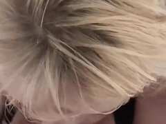 Enthousiasteling, Blond, Pijpbeurt, Sperma shot, Sperma in gezicht, Huisgemaakt, Rijpe lesbienne, Moeder die ik wil neuken