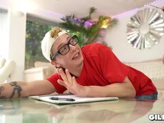 18 anni, Tette grandi, Bionda, Tettona, Gola profonda, Dominazione femminile, Piede fetish, Tette