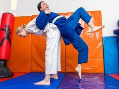 18 ans, Lesbienne, Lingerie, Masturbation, Rasée, Maigrichonne, Dénudage, Adolescente