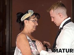 Ruskeahiuksinen, Puuma, Mummo, Hd, Vanhempi, Luonnolliset tissit