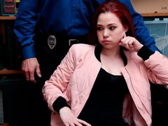 Stor rumpe, Fersket, Bakfra, Runke, Rødtopp, Tattovering, Tenåring, Uniform