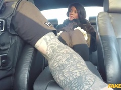 Anal, Voiture, Tir de sperme, En levrette, Faciale, Branlette thaïlandaise, Chatte, Uniforme