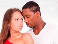 Grosse bite, Sucer une bite, En levrette, Robe, Interracial, Seins naturels, Adolescente, Nénés