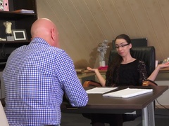 Bikini, Kuřba, Brunetka, Striekanie semena, Hlboký orál, Honění, Bozkávanie, Výprask