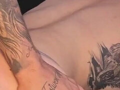 Amatéři, Velký zadek, Velké péro, Auto, Venku, Zrzavé, Tetování, Teenka