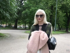 18 ans, Grosse bite, Blonde, Allemand, Petite femme, Public, Maigrichonne, Nénés