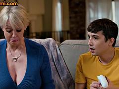 Duże cycki, Blondynka, Puszysta, Puma, Gospodyni domowa, Dojrzałe, Mamuśka, Macocha