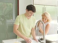 Μεγάλος πούτσος, Χύσιμο, Ηδ, Αυνανισμός, Μαμά, Μικρούλης, Pornstars, Μητριά