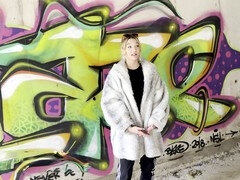 Πίπα, Εκτός, Δημόσιο