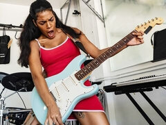 Grande cazzo, Pompino, Schizzo di sborra, Da dietro, Interrazziale, Leccata, Magra, Tatuaggi