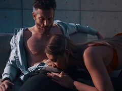 Tette grandi, Bionda, Brunetta, Schizzo di sborra, Gola profonda, Pisello, Da dietro, Lingerie