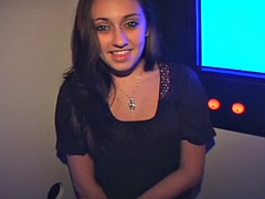 Stor pik, Pik sutte, Brunette, Creme tærte, Sædskud, Sutte, Tatovering, Teenager