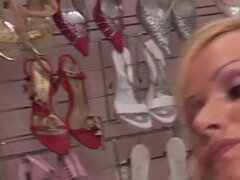 Stora tuttar, Blondin, Ansiktsbehandling, Hemmafru, Milf, Stockings, Trekant, Tuttar