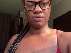 Amatéri, Veľký zadok, Čierne, Klitoris, Dildo, Ovisnuté prsia, Sukne, Sólo