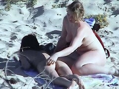 Bikini, Doigter, Allemand, Lesbienne, Masturbation, Public, Jarretelles, Branlette espagnole