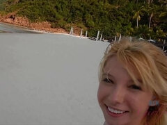 Bikini, Blondine, Give finger, Kæreste, Lille kvinde, Pov, Barberet, Bryster