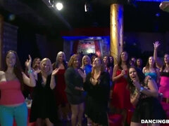 Dansen, Groep, Hardcore, Moeder die ik wil neuken, Orgie, Feest, Openbaar, Strippen