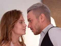 Cumizás, Gesztenyebarna, Ruha, Fehérnemű, Iroda, Titkárnő, Vékony, Tetkó