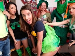 Velika rit, Velik kurac, Fafanje, Doggystyle, Dva para, Naravne joške, Najstnice, Joške