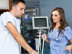 큰 엉덩이, 큰 음경, 오랄섹스, 흑갈색 머리, 도기스타일, 자연의 가슴, 나일론, 젖가슴