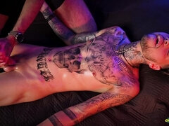 Amatör, Sperma shot, Dominans, Homosexuell, Handjobb, Tatuering