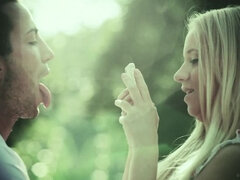 Makuuhuone, Pariskunta, Tupla penetraatio, Suudella, Nännit, Ulkona, Pillu, Ajeltu