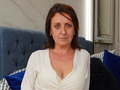 Amatéri, Brunetka, Prstovanie, Masturbácia, Milf  mčbp, Krátke vlasy, Sólo, Stripping