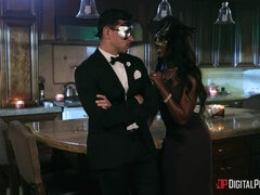 Americano, Culo, Mamada, Estilo perrito, Corridas faciales, Tacones, Cocina, Montar