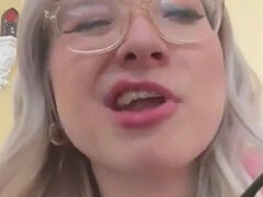 Amatéri, Blondína, Femdom, Okuliare, Sólo