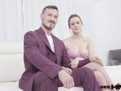 18 éves, Monumentális dákó, Cumizás, Kutya póz, Lábfej fétis, Természetes mellek, Tini, Begyek