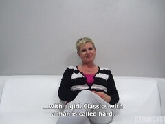 Blondína, Českej, Hardcore, Dospelé, Prirodzené prsia, Pička, Krátke vlasy