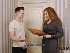 フェラチオ, 巨乳な, キッチン, 熟年, オマンコ, 赤毛, 剃毛, ティーン