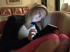 Blondi, Suihinotto, Tuhma, Käsihoito, Itsetyydytys, Pikkarit, Ajeltu, Tupakoiva