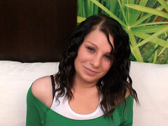 18, Amatør, Stor kukk, Brunette, Brystvorter, Petite, Fitte, Tenåring