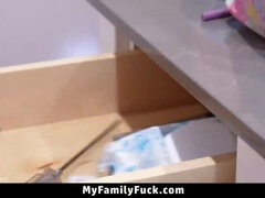 Grosser arsch, Blasen, Familie, Hd, Milf, Pov, Stiefmutter, Flotter dreier