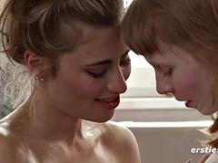 Kisbaba, Tekintélyes didik, Szőke, Gesztenyebarna, Csoport, Csókolózás, Buli, Begyek