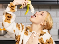 Amatéři, Velké kozy, Blondýna, Prstění, Masturbace, Vyhublá, Sólo, Teenka