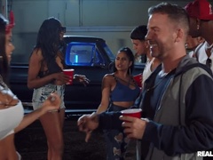 Americké, Kuřba, Auto, Jídlo, Dávení, Honění, Venku, Realita