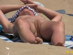 Amatør, Strand, Brunette, Europeisk, Naken, Utendørs, Fitte, Pupper