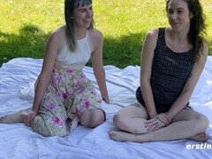 Pareja, Penetracion con dedos, Alemán, Lesbiana, Al aire libre, Coño, Strapon, Tetas