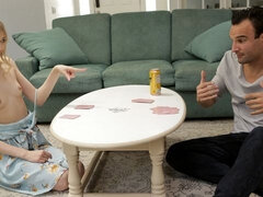 Rumpa, Blondin, Avsugning, Doggystyle, Handjobb, Mager, Tonåring, Tuttar